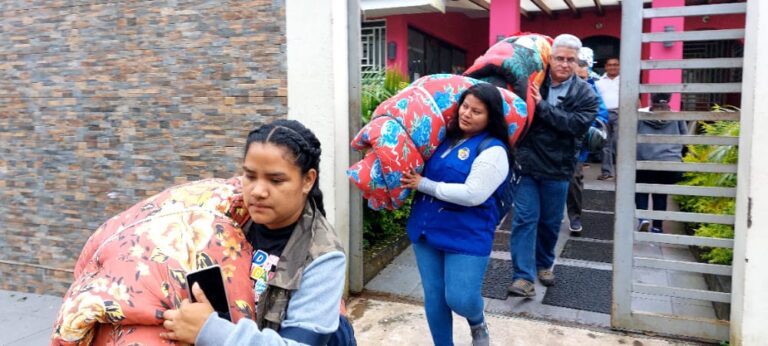 Brindan acompañamiento a familias afectadas por huracán Julia en Carazo