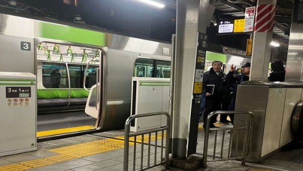 Una mujer acuchilla a varias personas a bordo de tren en Japón