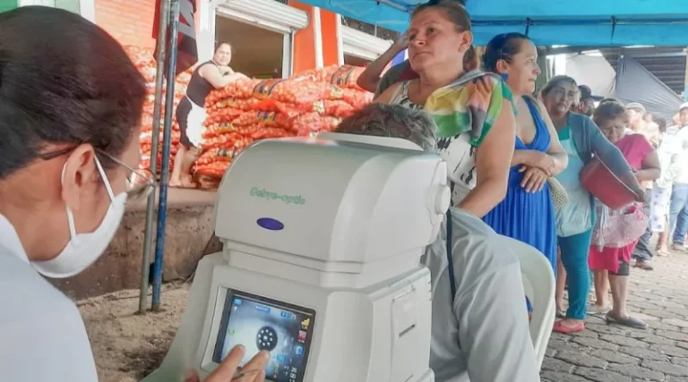 Realizan jornada de oftalmología en el Mercado Mayoreo