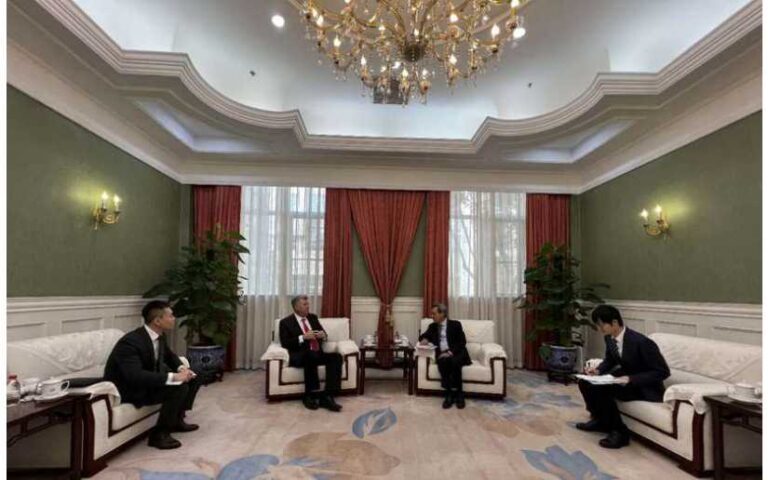 Embajador de Nicaragua en encuentro con hermanos del Partido Comunista de China