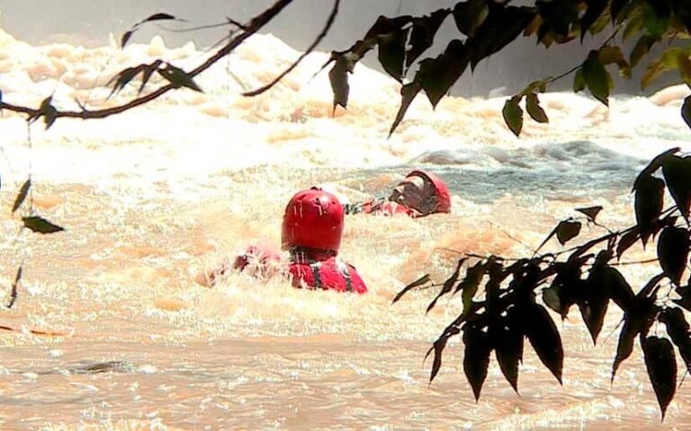 Bomberos realizan ejercicio de Rescate de Personas en Aguas Rápidas