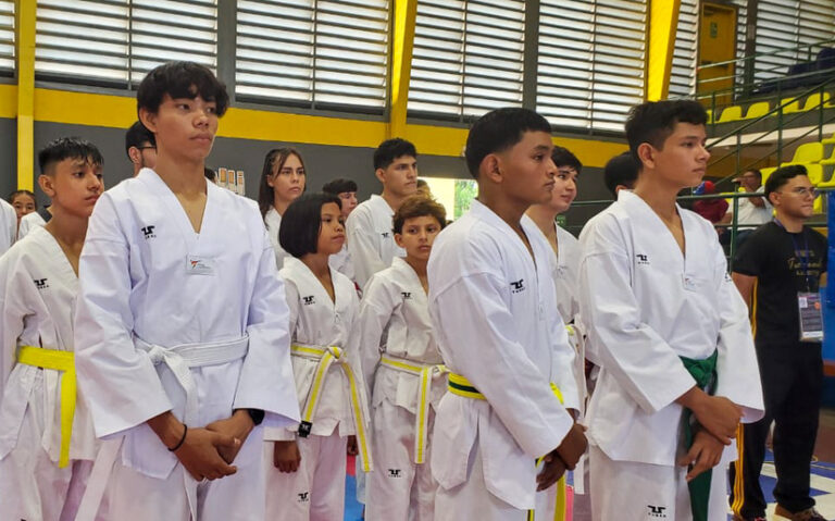 Inauguran el ll Campeonato de Taekwondo en el Polideportivo España