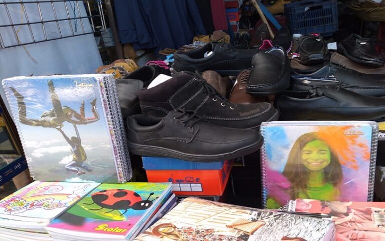 Comerciantes ofertan variedad de artículos escolares