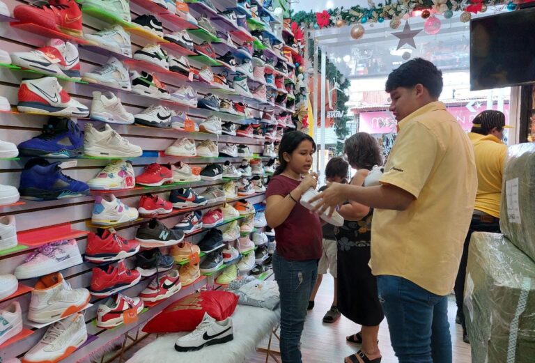 Mercado Oriental con buenas ofertas de la temporada