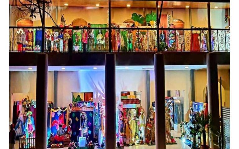 Familias visitan exposición de trajes tradicionales en Masaya