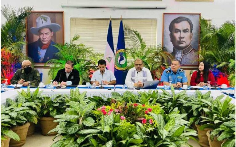 Comisión de Seguridad de Nicaragua en encuentro con Secretario General del SICA