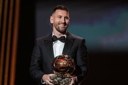 El mejor de todos: Lionel Messi gana su octavo balón y se consagra como el mejor de la historia