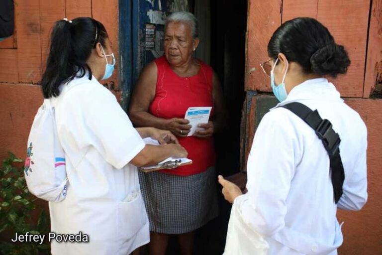 Jornada de vacunación contra el covid-19 llega al barrio Adolfo Reyes