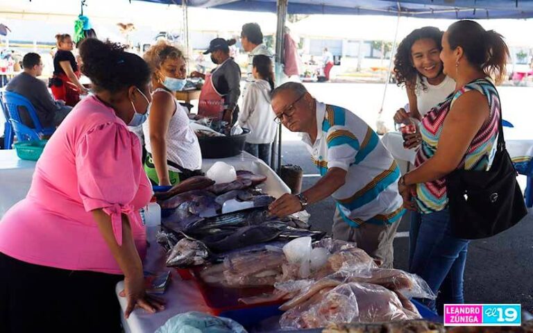 Realizan Feria del Mar en Plaza Soberanía