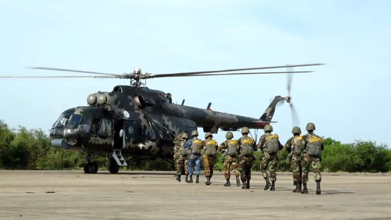 Fuerza Aérea celebra esta tarde sus 45 años de fundación