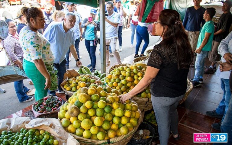 Comerciantes del Mayoreo abastecidos con frutas para la temporada de verano