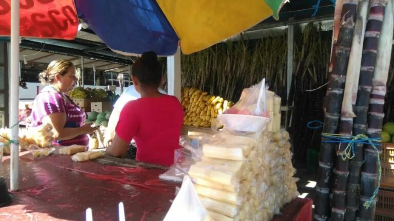 Se dinamiza venta de productos para la Purísima en el Oriental