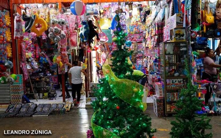 Comerciantes ya están preparados para la temporada navideña