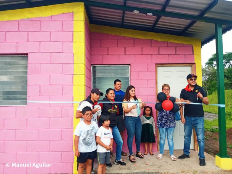 Entregan 5 viviendas a familias de Diriamba