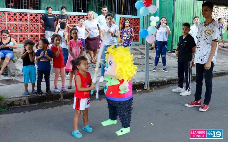 Niños celebran la vida del comandante Carlos Fonseca