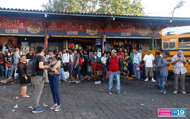 Nicaragüenses se movilizan a playas y centros recreativos