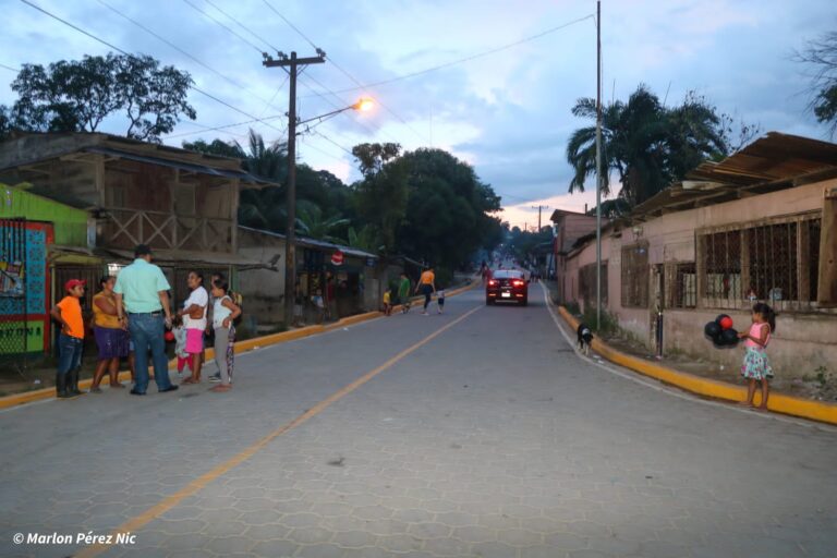Más de 10 mil familias son protagonistas de la nueva calle adoquinada en Siuna