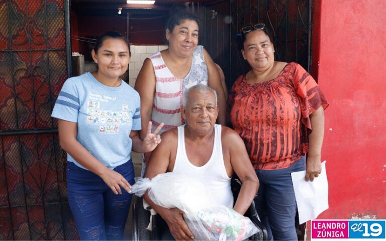 Entregan paquetes alimenticios en Managua