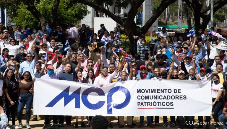 Saludos y abrazo en el fragor del combate a Comunicadores nicaragüenses
