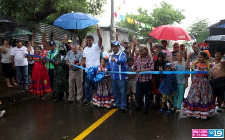 Inauguran proyecto de mejoramiento de calles en el barrio 30 de Mayo