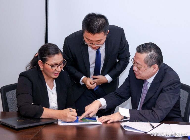 Viceministro de Asuntos Étnicos de China sostiene encuentro con PGR de Nicaragua