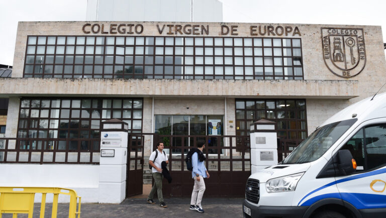 Investigan a profesor por grabar en ropa interior a sus alumnas