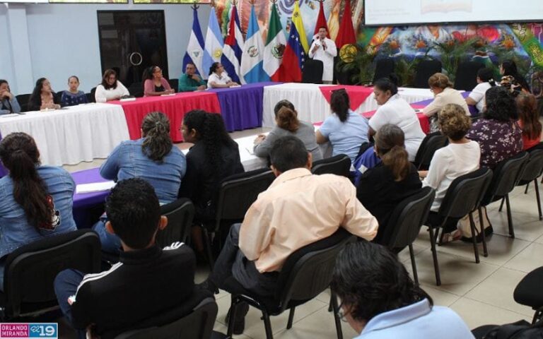 Capacitan a docentes que atienden a niños con autismo