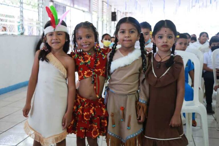 Comunidad educativa conmemora el día de la Resistencia Indígena, Negra y Popular