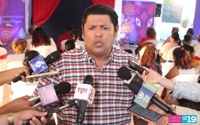 Teatristas de Nicaragua reciben reconocimiento por su labor