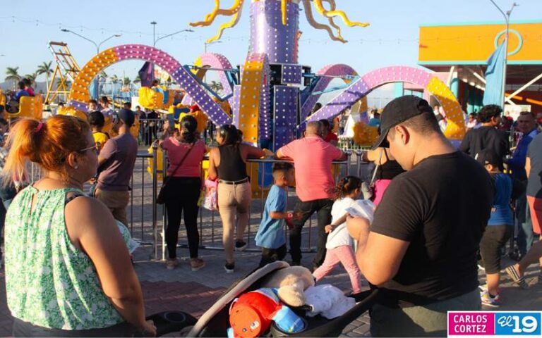 Celebran la Navidad en el “Parque de la Alegría”
