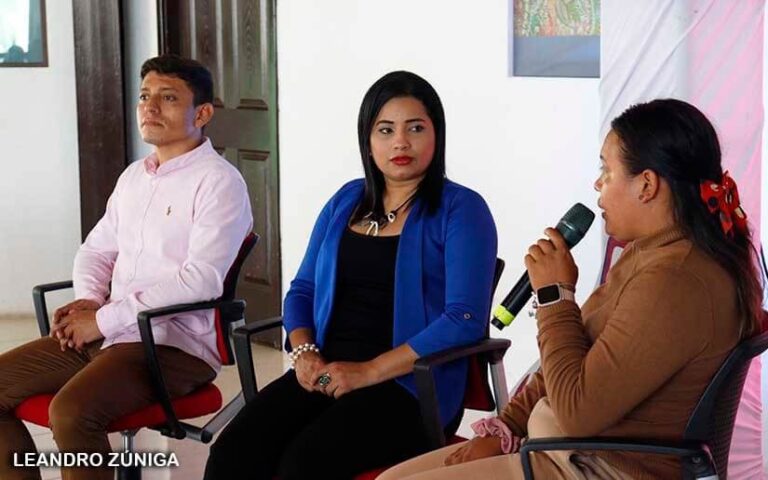 Jóvenes comunicadores sostuvieron un encuentro con la funcionaria de la Cancillería de Honduras