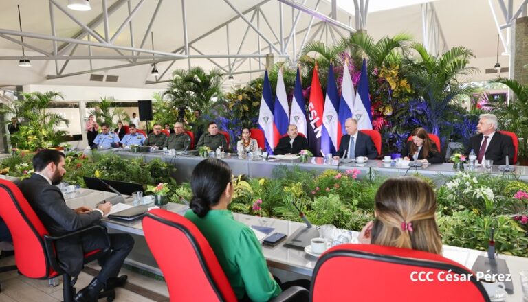 Comandante Daniel y Compañera Rosario sostienen reunión especial con el General Nikolai Patrushev