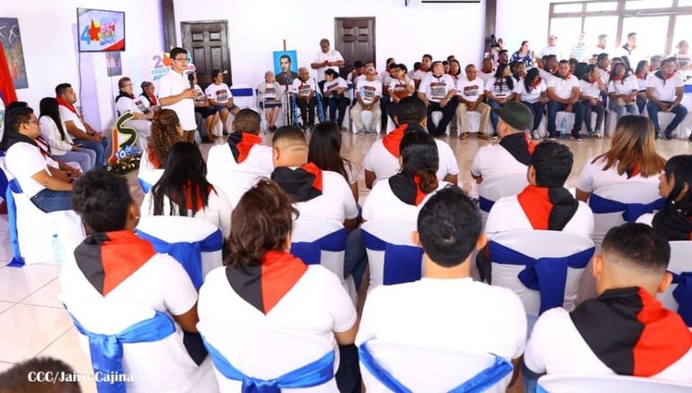 JS entrega reconocimientos a madre de Héroes y Mátires de la Gesta de San José de las Mulas