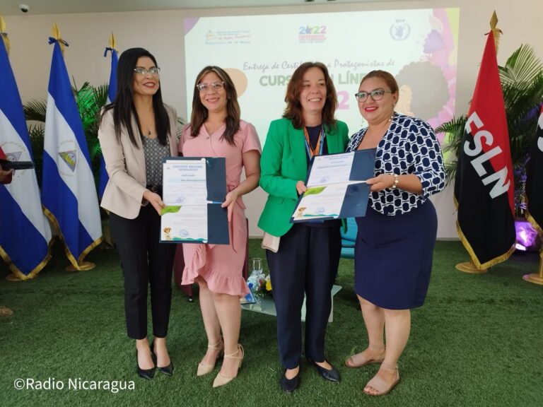 144 servidores públicos recibieron certificados de cursos en línea