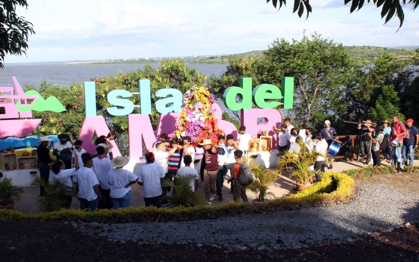 Santo Domingo visita la Isla del Amor por primera vez.