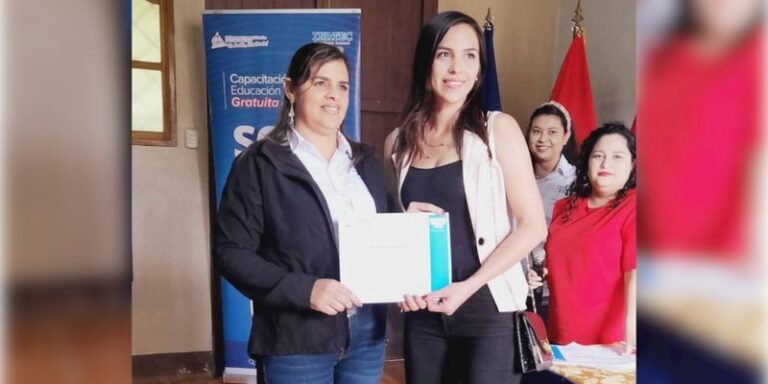 Protagonistas de la Escuela de Oficio de San Rafael del Norte reciben sus certificados