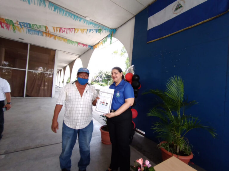 Entregan títulos de propiedad a retirados del Ejército de Nicaragua y Ministerio del interior