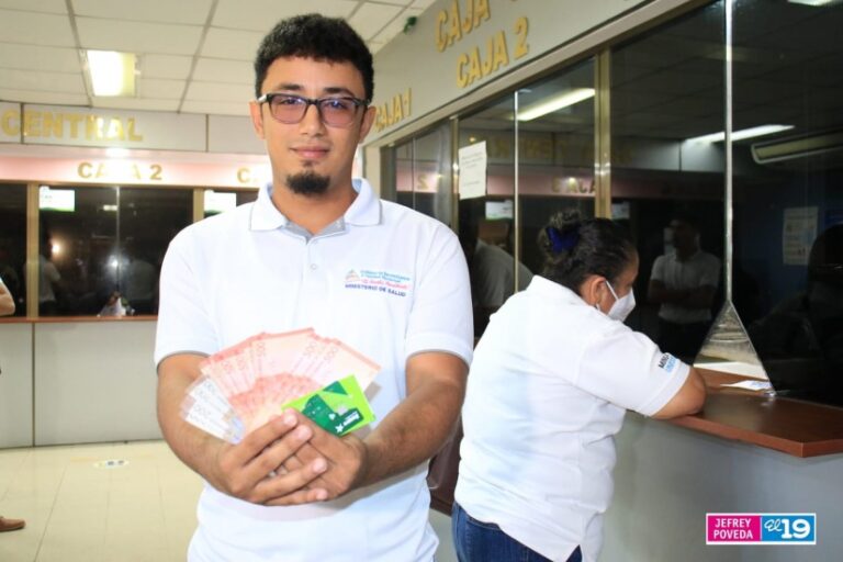 Trabajadores del MINSA reciben su primer pago del 2023