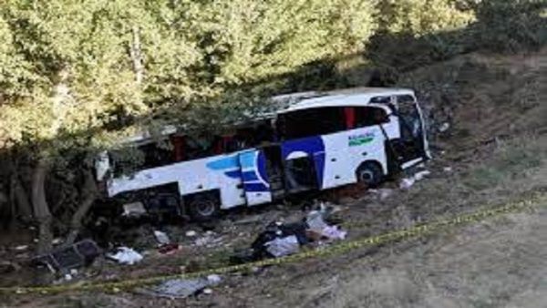 Fallecen seis personas en un accidente automovilístico