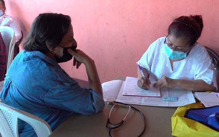 Brindan atención médica a familias del barrio Francisco Meza Rojas