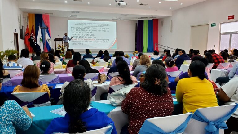 Capacitan a especialistas en Salud Mental