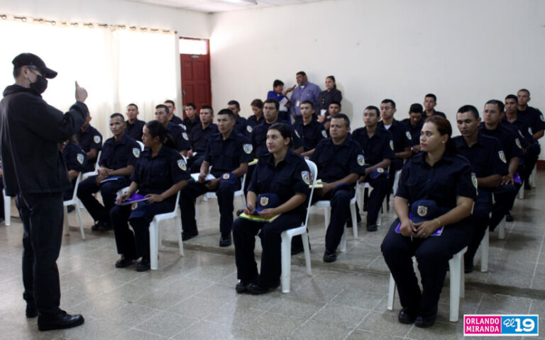 Aspirantes a bomberos se capacitan en “Creatividad en el Aprendizaje”