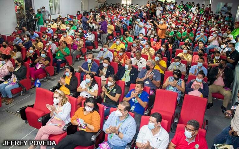 Comunidad universitaria de la UNA conocen  cartilla para prevenir el femicidio