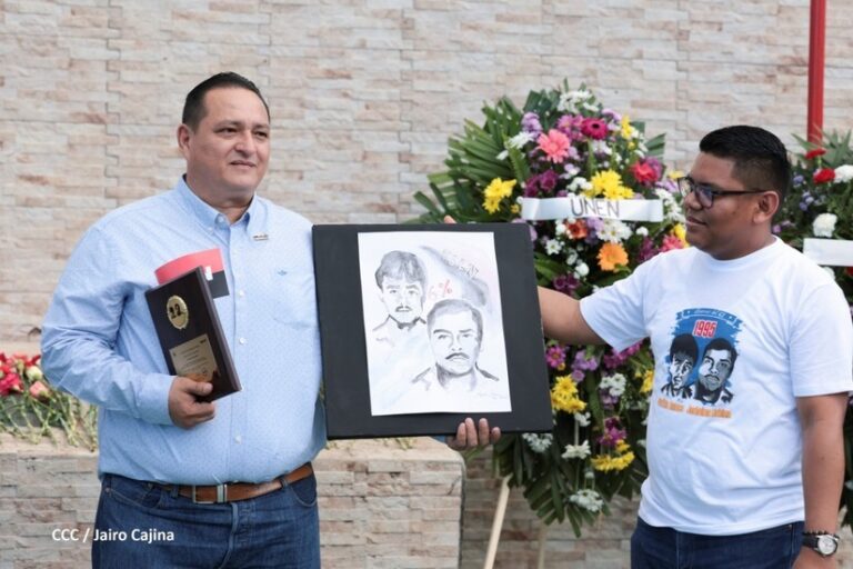 Estudiantes de la UNEN conmemoran a los Héroes Estudiantiles del 13 de diciembre