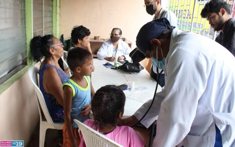 Acercan la atención en salud a familias del barrio Monseñor Lezcano