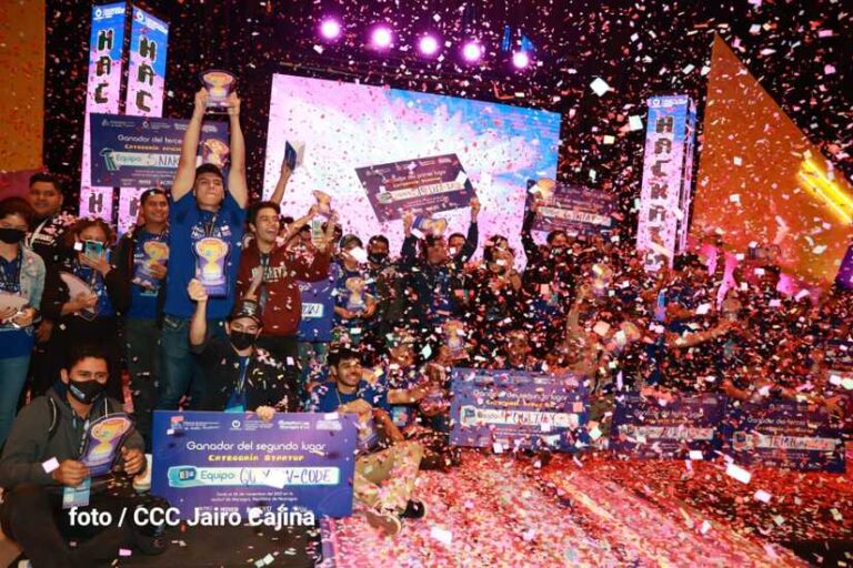 Premian a ganadores del Hackathon Nicaragua 2022