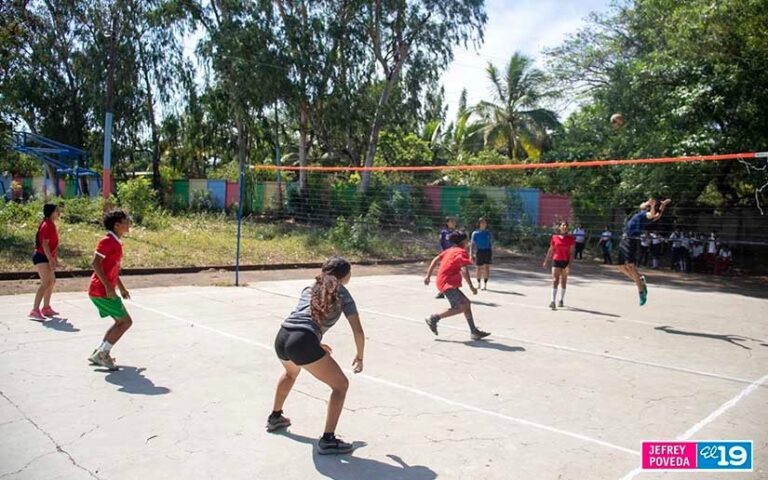 Realizan torneo de voleibol mixto