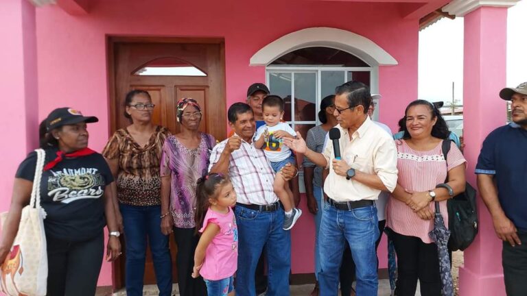 Entrega de vivienda en el barrio San Pedro, Bluefields