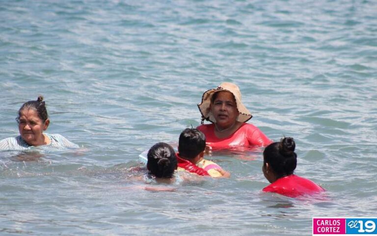 Familias visitan Xiloá este fin de semana