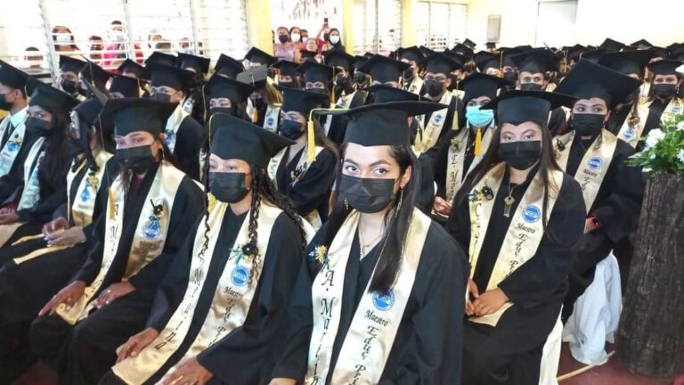 Escuelas normales del país graduarán más de 400 docentes